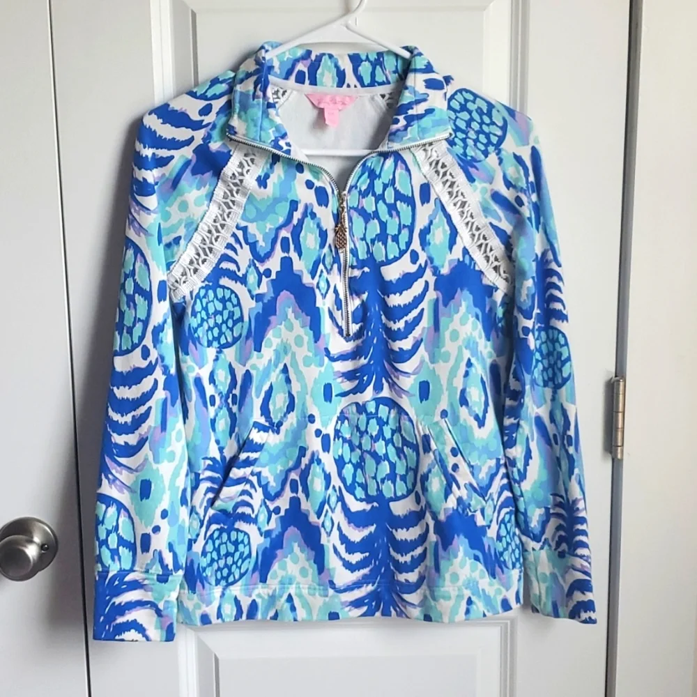 Lilly Pulitzer Pineapple Print Top in Women's  EUC - Picture 2 of 6